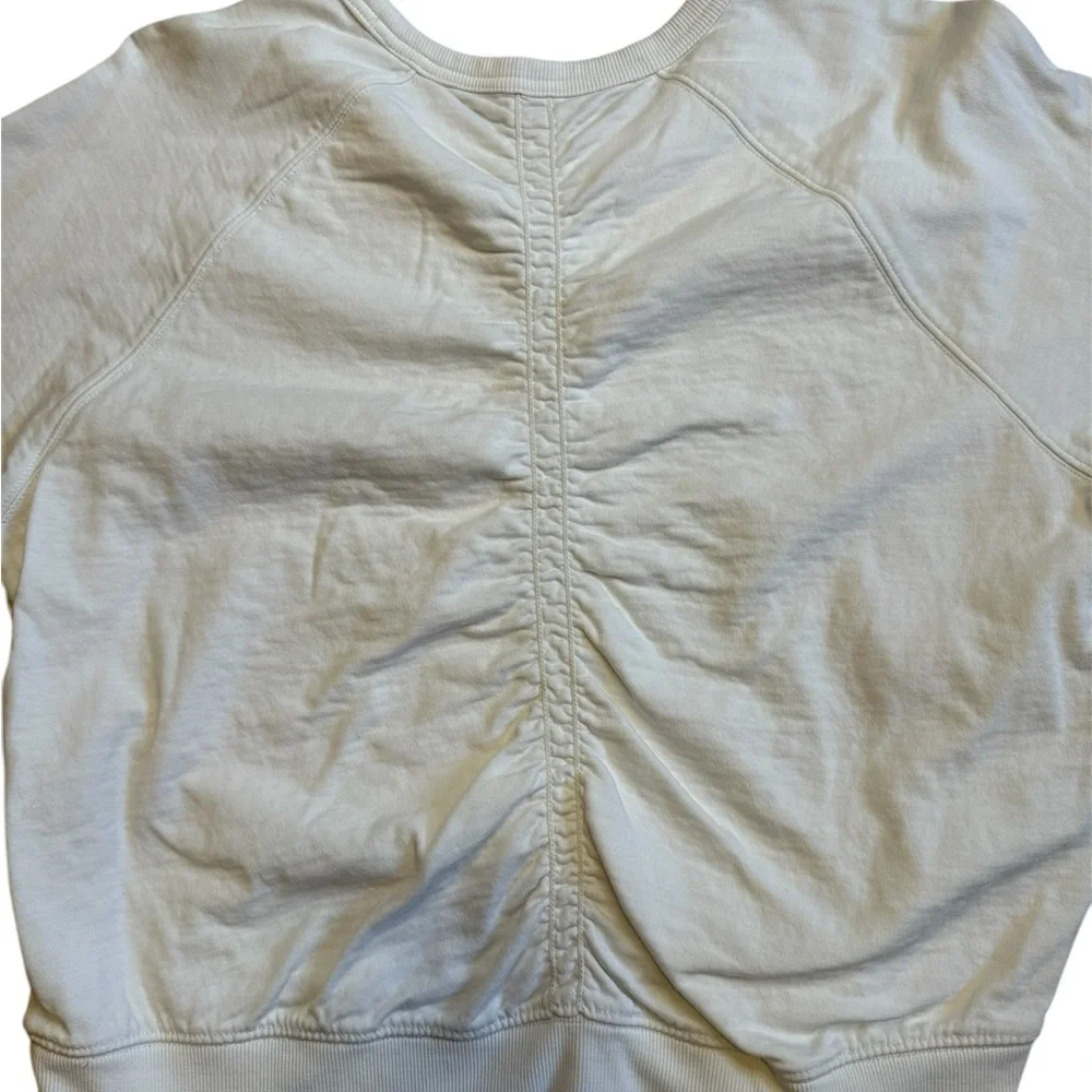 ATHLETA Women’s Size Medium White Loose Semi-Cropped Workout Top - Picture 5 of 8